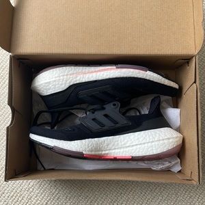 Womens Adidas Ultraboost 22 Black Purple 7.5